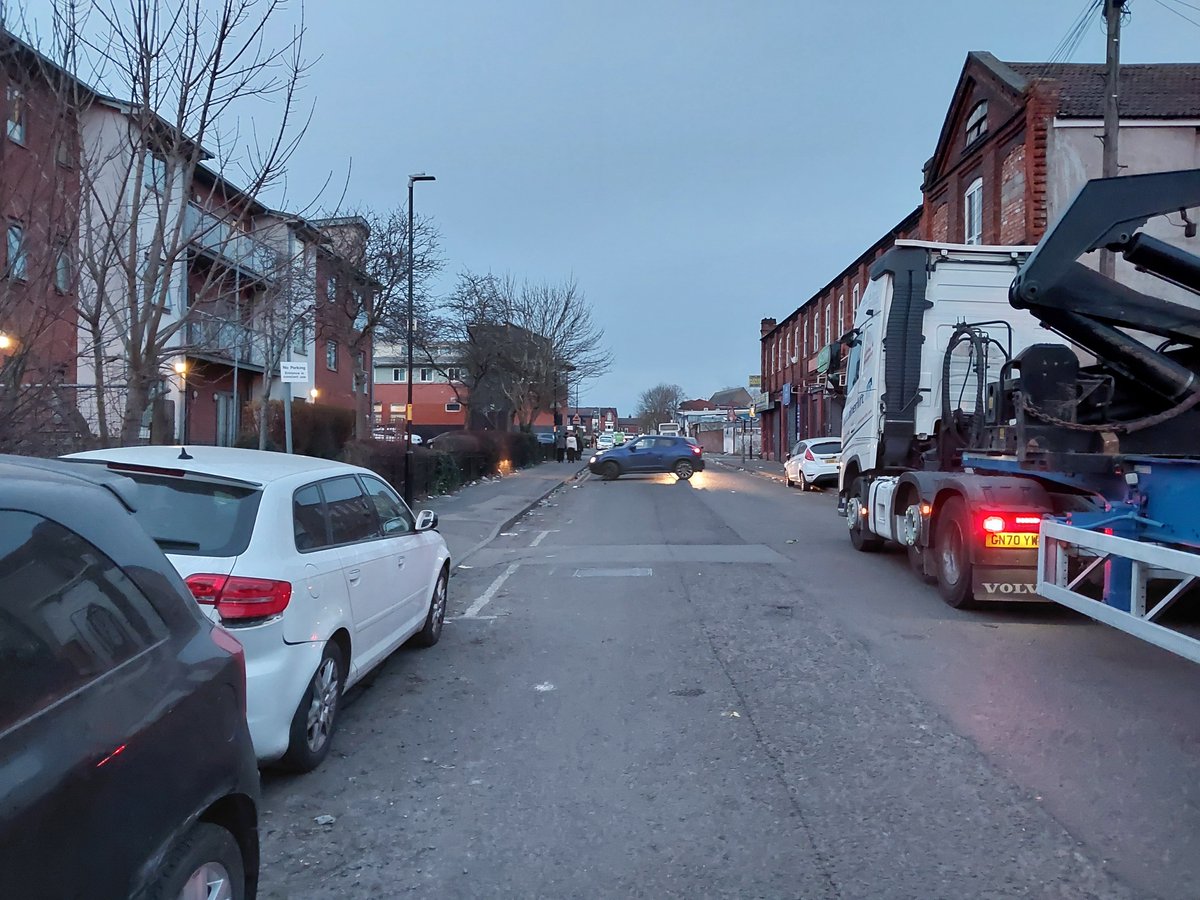 After another succeful few hours of seizure with out recovery, we managed to clear another 11 vehicles from Parliment Street and Jenkins Street. Still more work to do and further roads. TBC......👮‍♂️