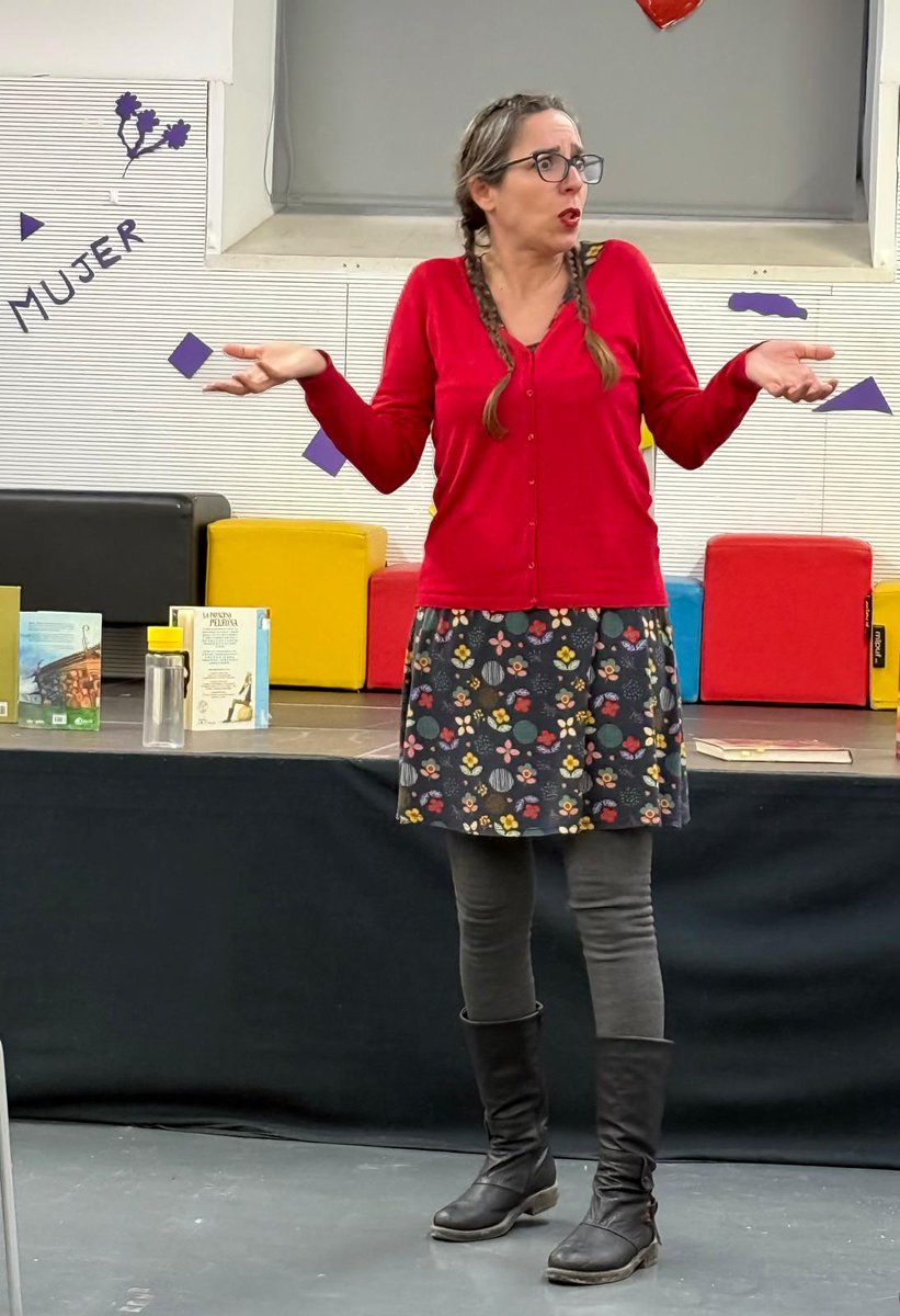 ➡️ Aquí os dejamos algunas fotos del cuentacuentos "Peripecias de corazones valientes", a cargo de Aurora Maroto, con el que la  #concejaliademujerdealgete ha celebrado el Día Internacional de la Mujer.
#8M
#AlgeteGratis
#biblioalgetepuntodecultura