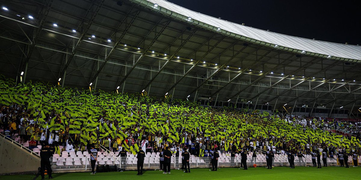 إلى لاعبين #الاتحاد -بلا استثناء- 🟡⚫️
<a href="/Benzema/">Karim Benzema</a> <a href="/iamDaniloP/">Danilo Pereira</a> <a href="/HoussemAouar/">Houssem</a> <a href="/_fabinhotavares/">Fabinho</a> <a href="/MoussaDiaby_19/">Moussa Diaby</a> <a href="/H8_alghamdi/">حامد الغامدي</a> <a href="/saqahtt/">سعد آل موسى</a> <a href="/alamre_55/">عبدالاله العمري</a> <a href="/H_kadesh/">حسن كادش</a> <a href="/AHws18/">Abdulelah Hawsawi</a>
جمهور الاتحاد ماقصر معاكم في يوم من الأيام بشيء، وقف معاكم في الحلوة والمُرة، وبالضراء قبل السراء، وكانوا سبب في انتشالكم