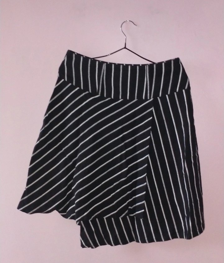 adetiyanzulham's tweet image. Preloved rok se lutut yang garis-garis lucuu banget rok slit gituu 20rb ajaa #preloved #prelovedbaju #prelovedrok #bajumurah #prelovedcirebon