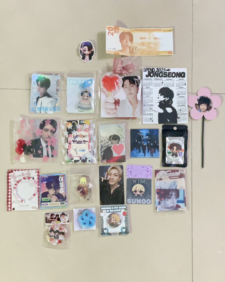 dearlywonie's tweet photo. super late pero thank u so much sa mga nagbigay ng freebies last saturday!!💗 @sopheyaaaa @sopheathe1st @heejaylove @BnsZei @mayarieighteen @sunghoosmiyo_ @llareign @_enhypenlovr @wonspresso @moshjake @btxtencart @luvenha02z https://t.co/9Pq1XIIfOB