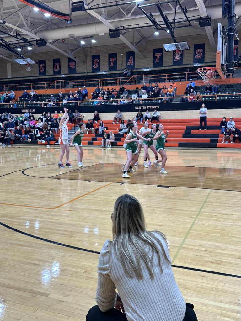 WG leads wire to wire to advance to the semifinals. Great job <a href="/WGHSGirlsBball/">Webster Groves Girls Basketball</a> 🏀🎩