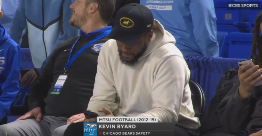 JillJelnick's tweet image. The one and only Kevin Byard!

@KevinByard courtside at #MTSU cheering on his alma mater in a big CUSA showdown tonight for @MT_MBB. KB ALWAYS supporting the Blue Raiders no matter where he goes🏀🏈

@FOXNashville @MTAthletics #CUSA