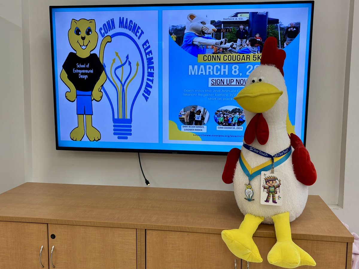 Flat Stanley hanging out with our library chicken during STEM Night! <a href="/GetClearTouch/">Clear Touch</a> <a href="/ConnMagnet/">Conn Magnet Elementary</a> #NCTies #ncties25