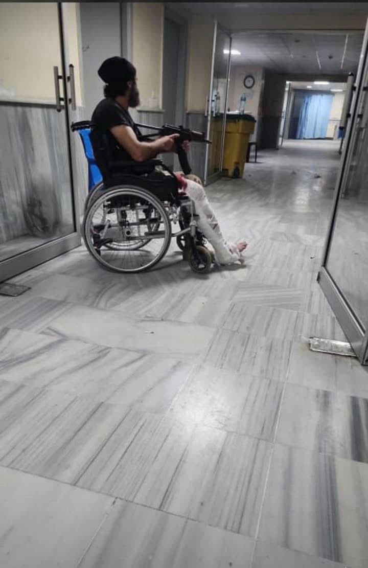 QUSAY_NOOR_'s tweet image. #Jableh Hospital: One of the injured members of the #Syrian Public Security Forces inside the hospital.