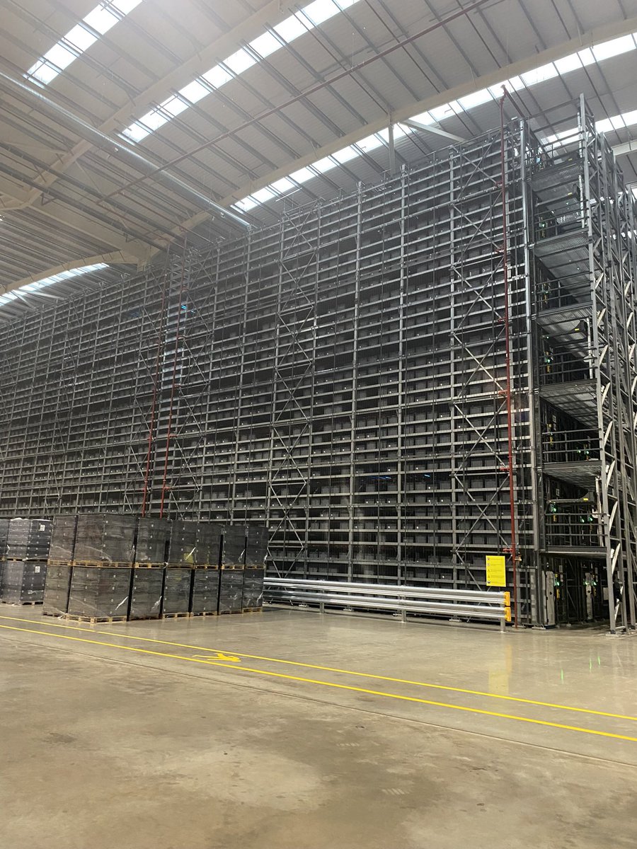 WallacewellPS's tweet image. @MissD_HT had a lovely time representing our school at the opening of the @HarperCollinsUK site in Robroyston. Looking forward to working in #partnership with the team. @MissD_HT also enjoyed a site tour, had a lovely chat with @SarahTheDuchess &amp;amp; saw some Paddington archives. 📕