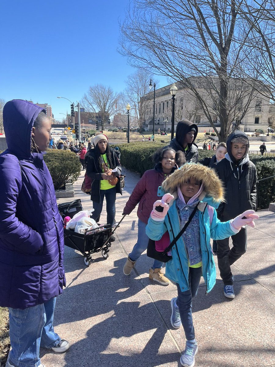 Great turnout! 2000 Illinois homeschoolers attended Cherry Pie Day today to oppose HB 2827! We made our voices heard today!

#HB2827 #ParentalRights #HomeschoolFreedom  #CHES2025 #chicago