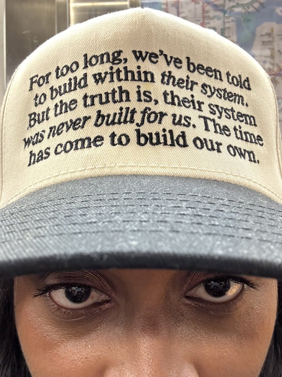 _johnsonator's tweet image. wore my @syndicateio hat on the subway today and the guy sitting across the from me gave me a thumbs up. 

there has to be a flywheel here somewhere ✨