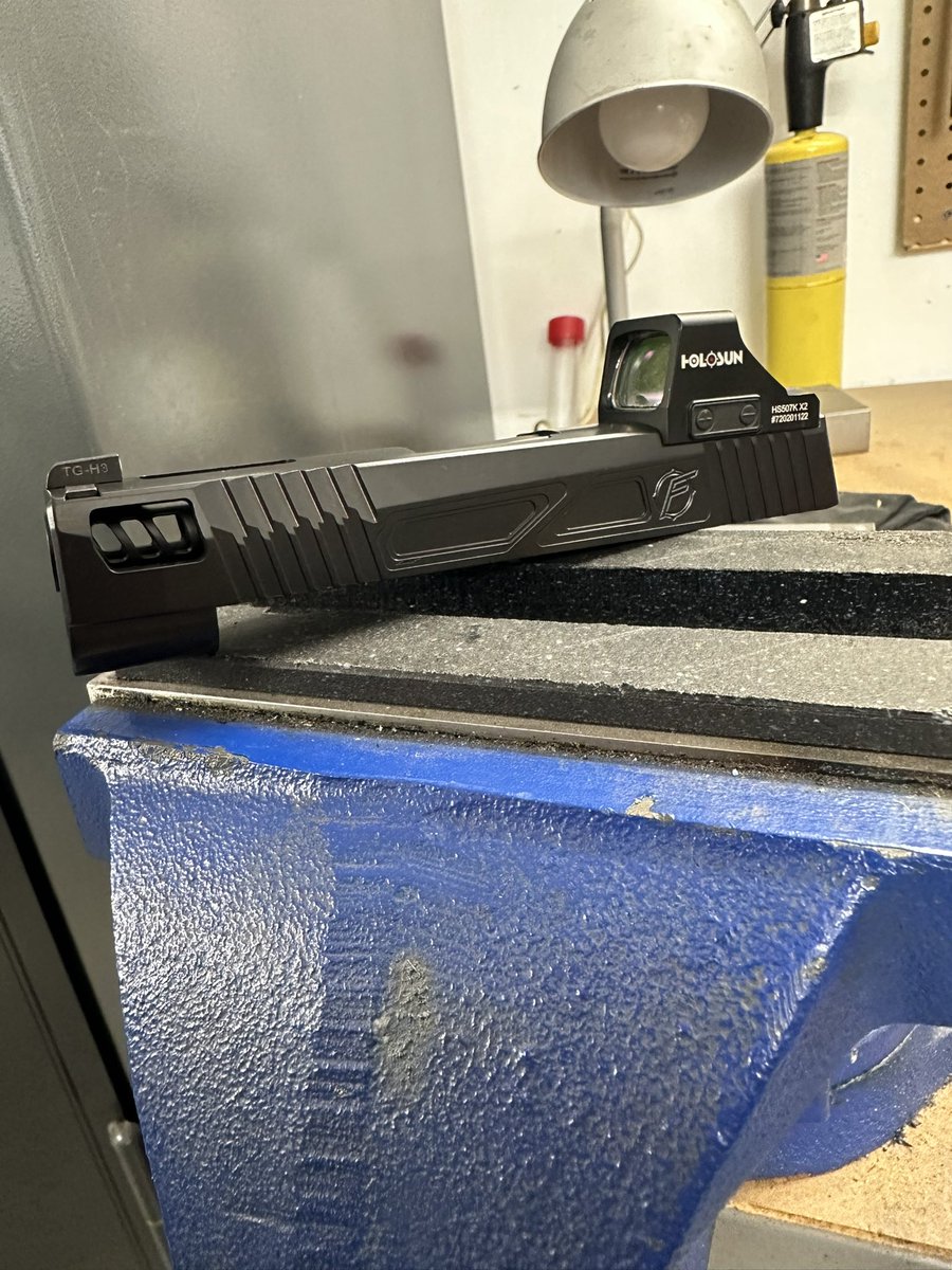 Floyds Custom Shop tweet media