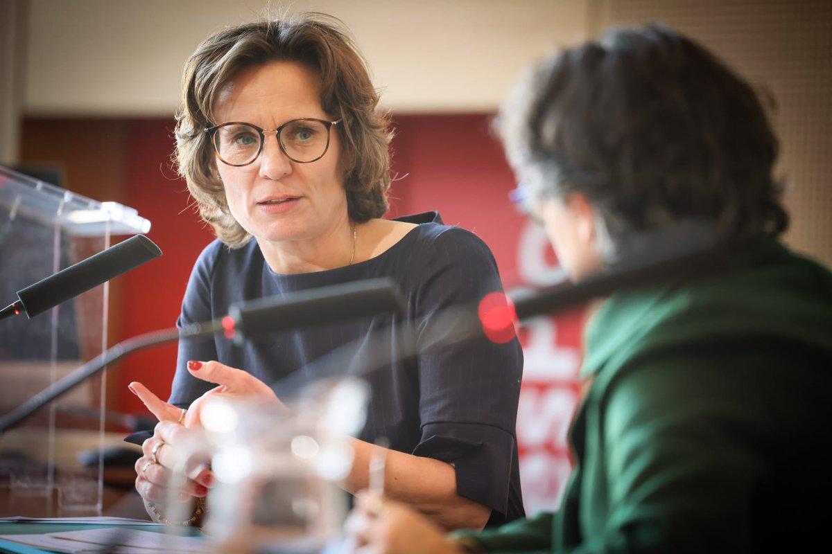Arancha González (@aranchaglezlaya) on Twitter photo Thank you <a href="/JessikaRoswall/">Jessika Roswall</a> <a href="/EU_ENV/">EU Environment</a> for visiting <a href="/sciencespo/">Sciences Po</a> to discuss with students 🇪🇺 priorities for environment protection, water resilience and a competitive circular economy - keep up this important work!
<a href="/EU_Commission/">European Commission</a> Thank you <a href="/JessikaRoswall/">Jessika Roswall</a> <a href="/EU_ENV/">EU Environment</a> for visiting <a href="/sciencespo/">Sciences Po</a> to discuss with students 🇪🇺 priorities for environment protection, water resilience and a competitive circular economy - keep up this important work!
<a href="/EU_Commission/">European Commission</a>