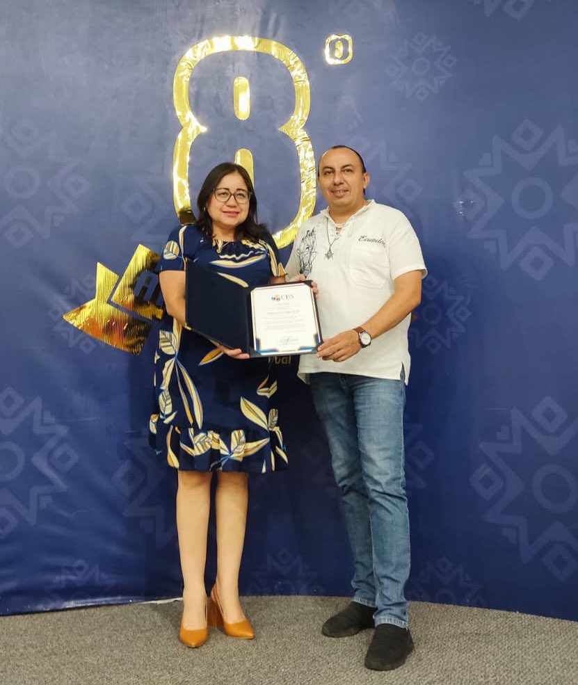 CES (@ces_ec) on Twitter photo 🙋🏻♂️🙋🏻♀️ | Carmita Álvarez, presidenta (s) del CES, realiza la entrega del acuerdo de felicitación por el octavo aniversario de creación del <a href="/IST_TSA_CHILA/">IST TSA' CHILA</a> a Estuardo Cevallos, rector de la IES. 🙋🏻♂️🙋🏻♀️ | Carmita Álvarez, presidenta (s) del CES, realiza la entrega del acuerdo de felicitación por el octavo aniversario de creación del <a href="/IST_TSA_CHILA/">IST TSA' CHILA</a> a Estuardo Cevallos, rector de la IES.
