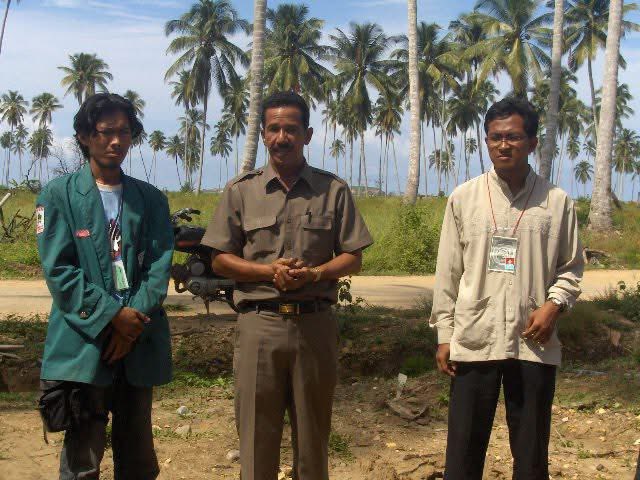 <a href="/xlinee_id/">xline_id</a> @fmuchtaar Halo, aku mantan relawan mahasiswa utk Tsunami Aceh Agustus-September 2005. Itu masjid berlokasi tidak jauh dari pantai Lok Ngha. Ketika di Banda Aceh kami tim relawan berkunjung dan sholat di situ. Ketika mahasiswa selain aktif di BEM aku jg aktif di Rohis. 

Satu, tentu pertama