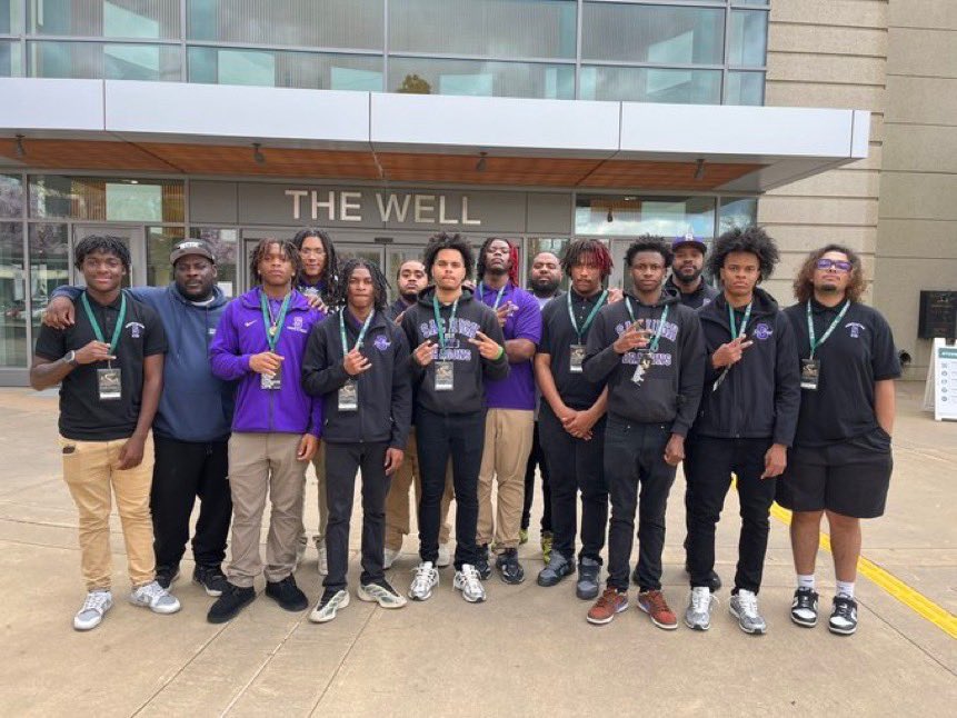 Good Unofficial visit with the guys at Sac State!
#StingersUp #GoGoSacramento
@BRENNANMARION4
@GMSACSTATEFB
@COACHDREAKES
<a href="/Coach_JoeyMoss/">Coach Joey Moss</a>
@COACHMARSHAWN
<a href="/CJPollard1/">C.J. Pollard</a>
<a href="/aliyah_walker_/">Aliyah walker</a>