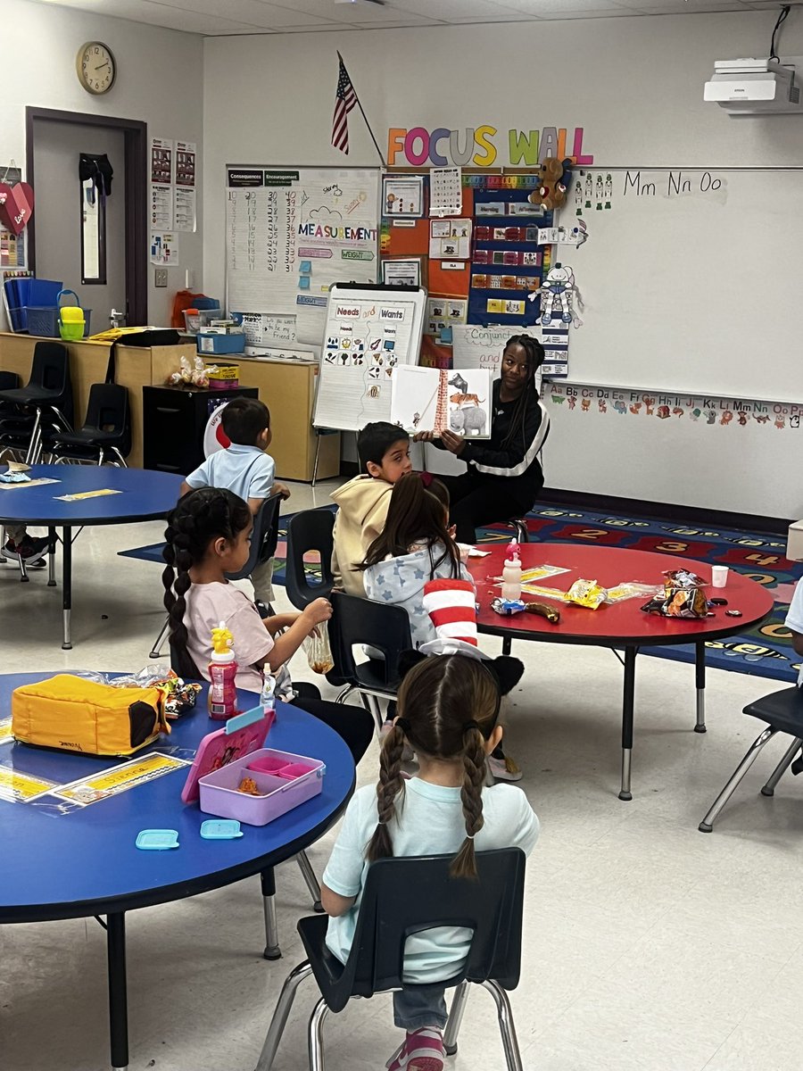 Today, we had a special visitor to read to my PK kiddos! Thank you to our Hernando College Prep Student. Even though she was nervous, she did an amazing job. 🙌🏽❤️📖 #YouMeRIE <a href="/Ituarte_ES/">Sgt. Roberto Ituarte Elementary</a>
