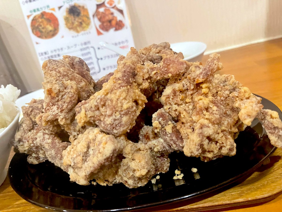 【旅記録 45.46】

『グレイクリスマス』旅四国ブロックが遂にスタートし松山での公演が終了。ホテル近くの定食屋で頼んだ唐揚げ定食とんでもないの出てきて、大盛り頼む時店員さんに「ちょっと多めですけど…」って忠告あったけど流石に予想外だしコレで1050円、一体どうなってるんだ。美味しかった。