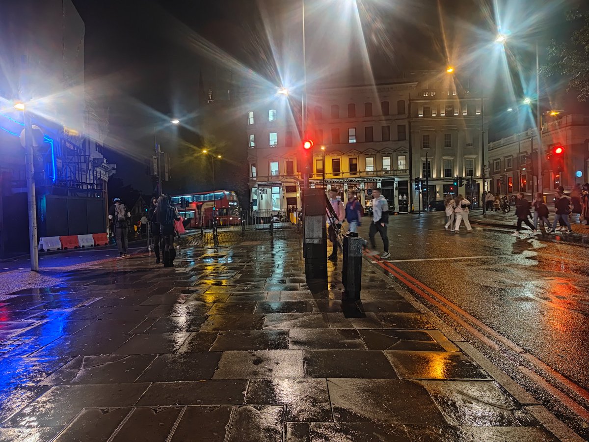 WstLondonGarden's tweet photo. Truth is a light. #BeautyCouldSaveUs
#QuestForMeaning #LondonAtNight https://t.co/Fdc0NpQSRP
