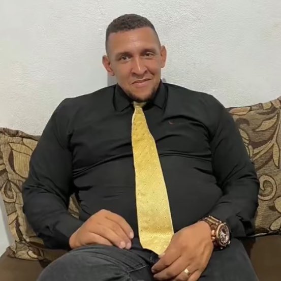 baudorio's tweet photo. ⚠️ATENÇÃO: Dênis Rodrigues, o ex "Limão do Chapadão", foi preso na tarde desta quinta-feira (6) em Cabo Frio, na Região dos Lagos. A prisão foi realizada em cumprimento a um mandado de prisão por condenação.

Segundo a polícia, ele possui diversas anotações criminais por crimes como latrocínio, tráfico de drogas, organização criminosa, destruição ou ocultação de cadáver, entre outros. 

A polícia informou ainda que ele foi recentemente condenado pelo crime de lavagem de capitais em Brasília, por tentar dar aparência lícita a valores obtidos por meio de roubos de carga na região do Complexo do Chapadão.