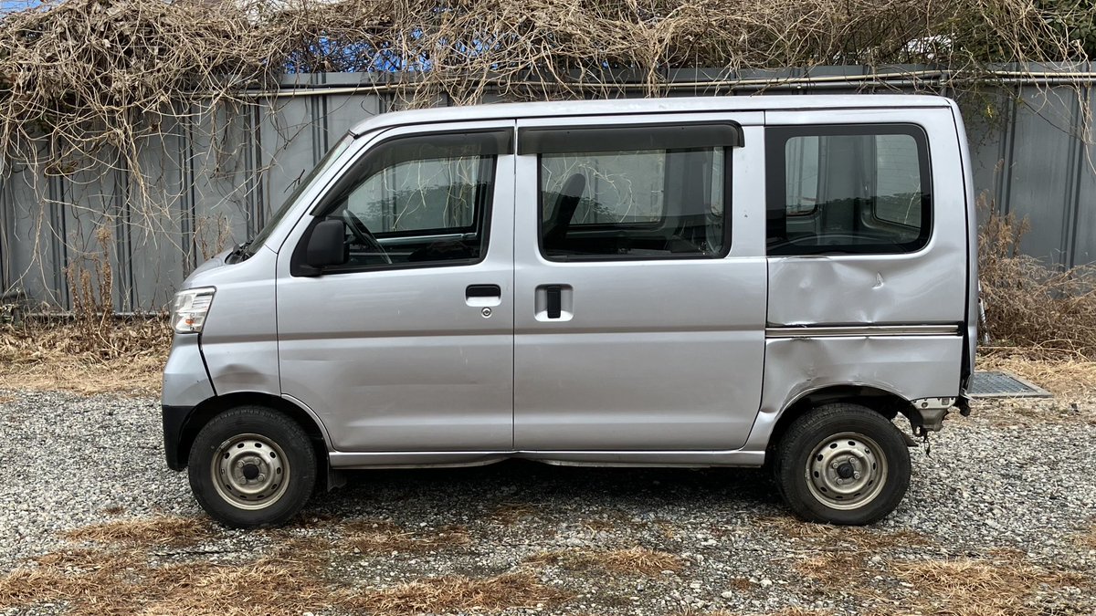soshin_parts's tweet photo. 厚木の創新パーツです。今日はハイゼット, S321V,
R2年, 36,000km。解体まで日があるので興味ある方は046-225-1072までお電話下さい。フロントのパーツ女子達が丁寧に対応します。ヤフオクでも約2400点を販売中！部品検索してみてください #中古部品 #ハイゼット #S321V #中古パーツ #中古自動車部品 https://t.co/p37XzchXTm