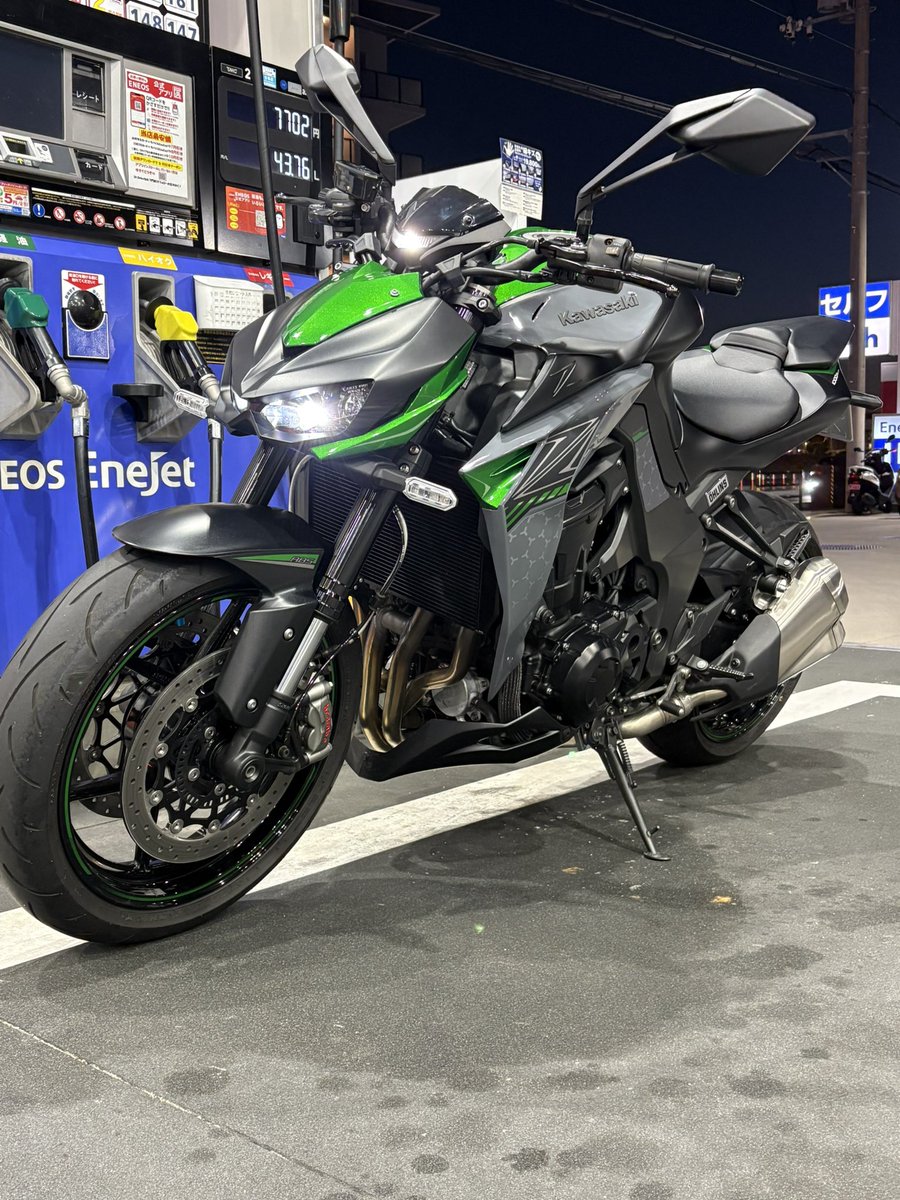 TZrxii's tweet photo. 愛車のZRXに加えZ1000も増えましたので
仲良くしてください🙇♂️
#kawasaki
#ZRX
#z1000
#Redition
#バイク好きと繋がりたい https://t.co/9o2UOYfLEt