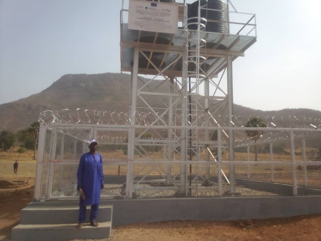 alee_yu's tweet photo. A heartfelt thank you to @EU_FPI for funding #COMITAS project. The community members of Gorobi ward, Mayobelwa LGA in Adamawa state celebrates their QIPs, promoting sustainable peace between farmers and herders. https://t.co/VkpULfK1c1
