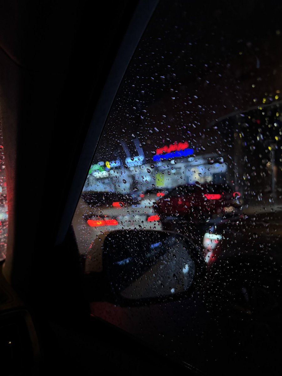 "مطر ورمضان وربٌّ مجيب"
يا رب اجعلنا نرتوي برحمتك عفواً وغفرانا
واجعلها سحائب خير وبشرى وسُقيا قبول واستجابة ☔️🤍