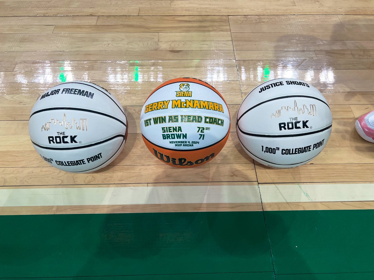 🏀 Celebrating milestone moments 

#MarchOn x #SienaSaints