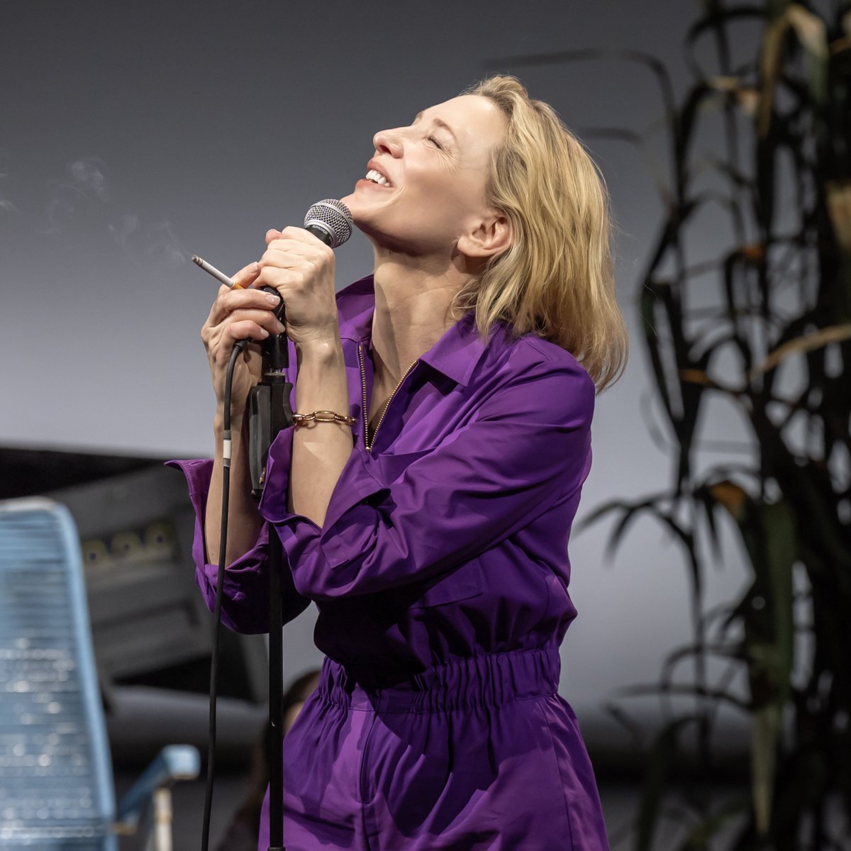 does cate blanchett smoke cigarettes cate blanchett smoking we are so back