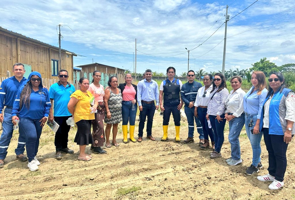 ▶️[ESMERALDAS]

🔸ATACAMES | El viceministro de Electricidad, Fabián Calero, recorrió los sectores Morán Valverde y 12 de Mayo para constatar los trabajos realizados por <a href="/CNEL_EP/">CNEL EP</a>, referentes al mejoramiento del sistema eléctrico, reemplazo de luminarias y expansión de redes.