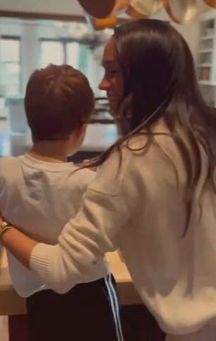 XaraHaxa's tweet image. I am calling it: separation is imminent and I expect a statement before summer. IMO, they made a deal that he would pretend they are over the moon in love until she could stand on her own financially with the lifestyle brand and the new series.
Why I think so:
1) #MrsHewitt,…