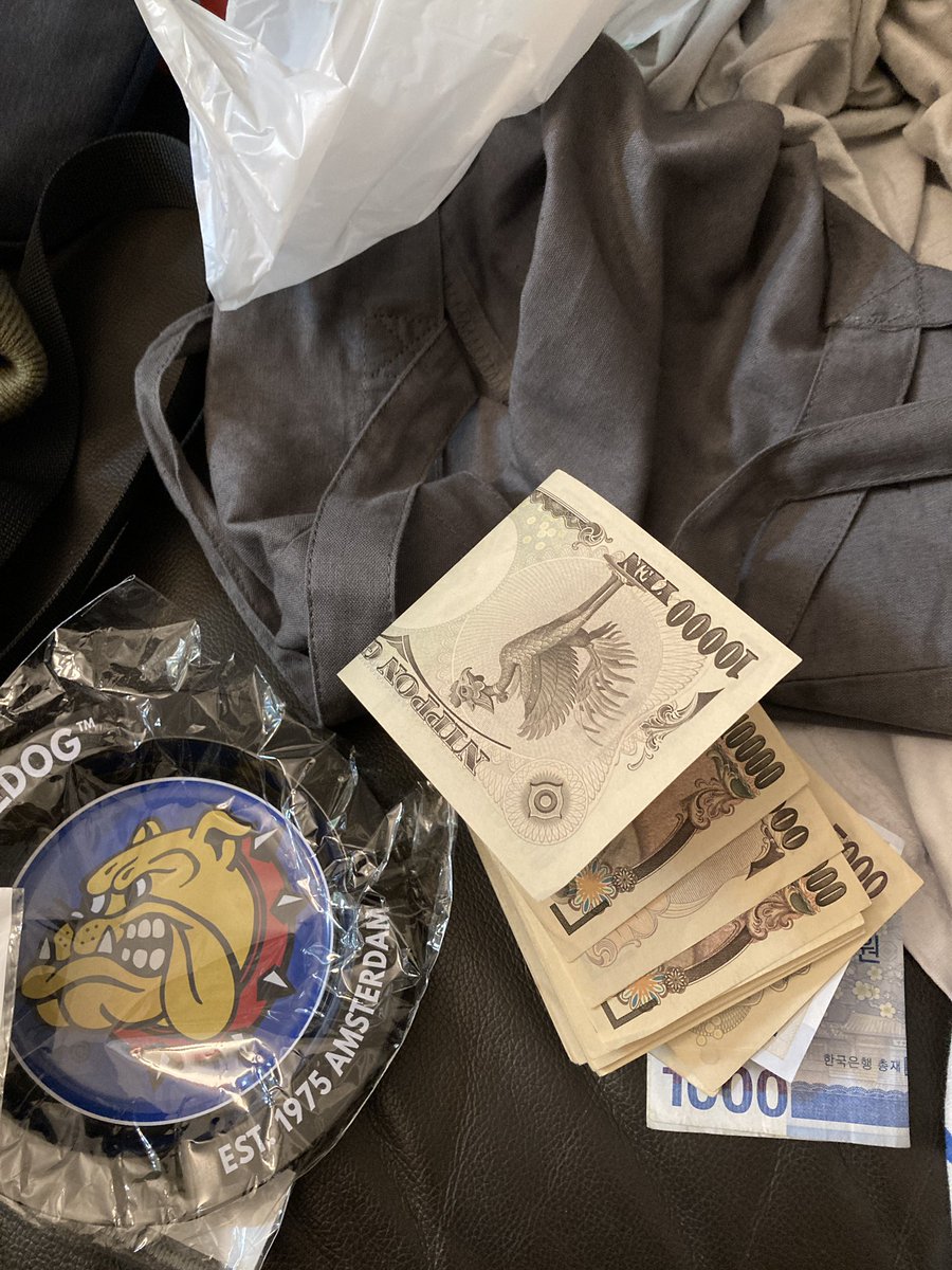 お手当を雑に置かれたので怒りました…  
お金大事にできない人とは次会いません…