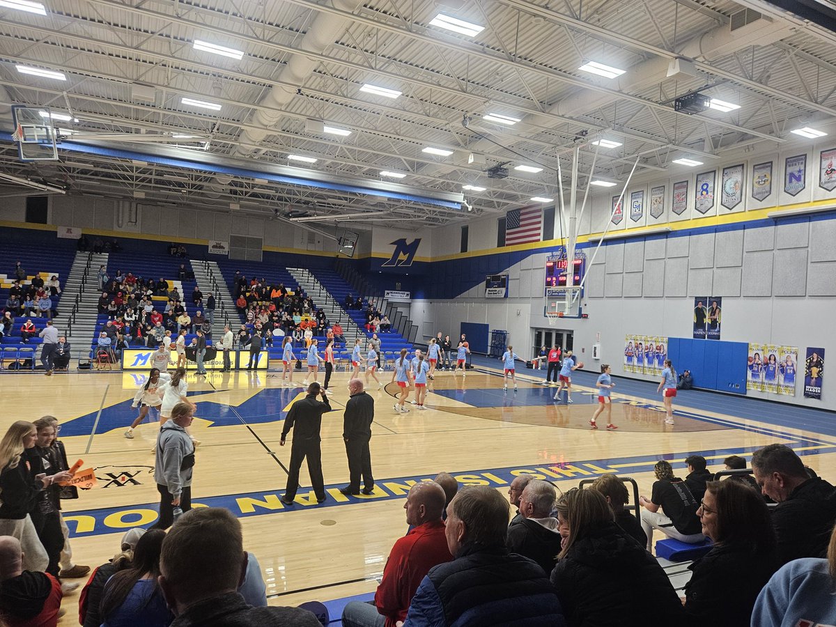 AHS_teach's tweet image. LETS GO HAWKS! #1 seed and defending state champions @arrowheadgirlBB set to tussle with #4 seed Verona in the sectional round for the 2nd year in a row. Last year the Warhawks downed an undefeated Wildcats team in the sectional semifinal. Can't let 'em get revenge tonight.