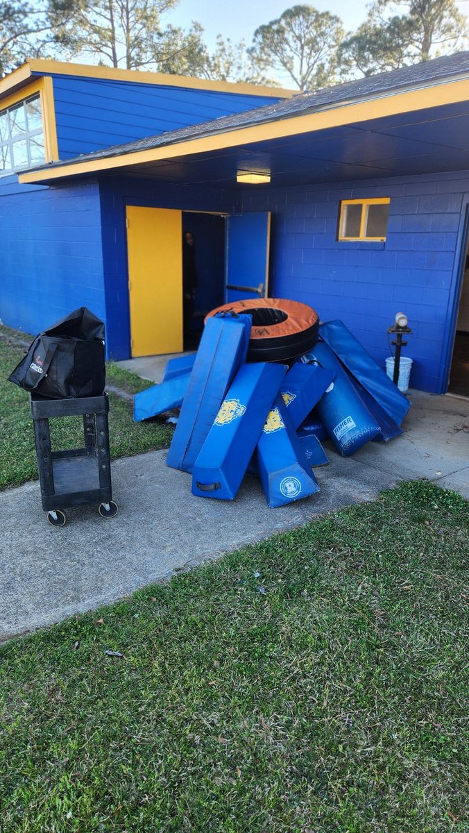 Proud Of These Young Men...Just Some Of The Guys Who Spent The Day Rasing The #Standard Here At <a href="/FVSUFB/">FVSU Football</a> #TakeCareOfHome #BuildAndFight