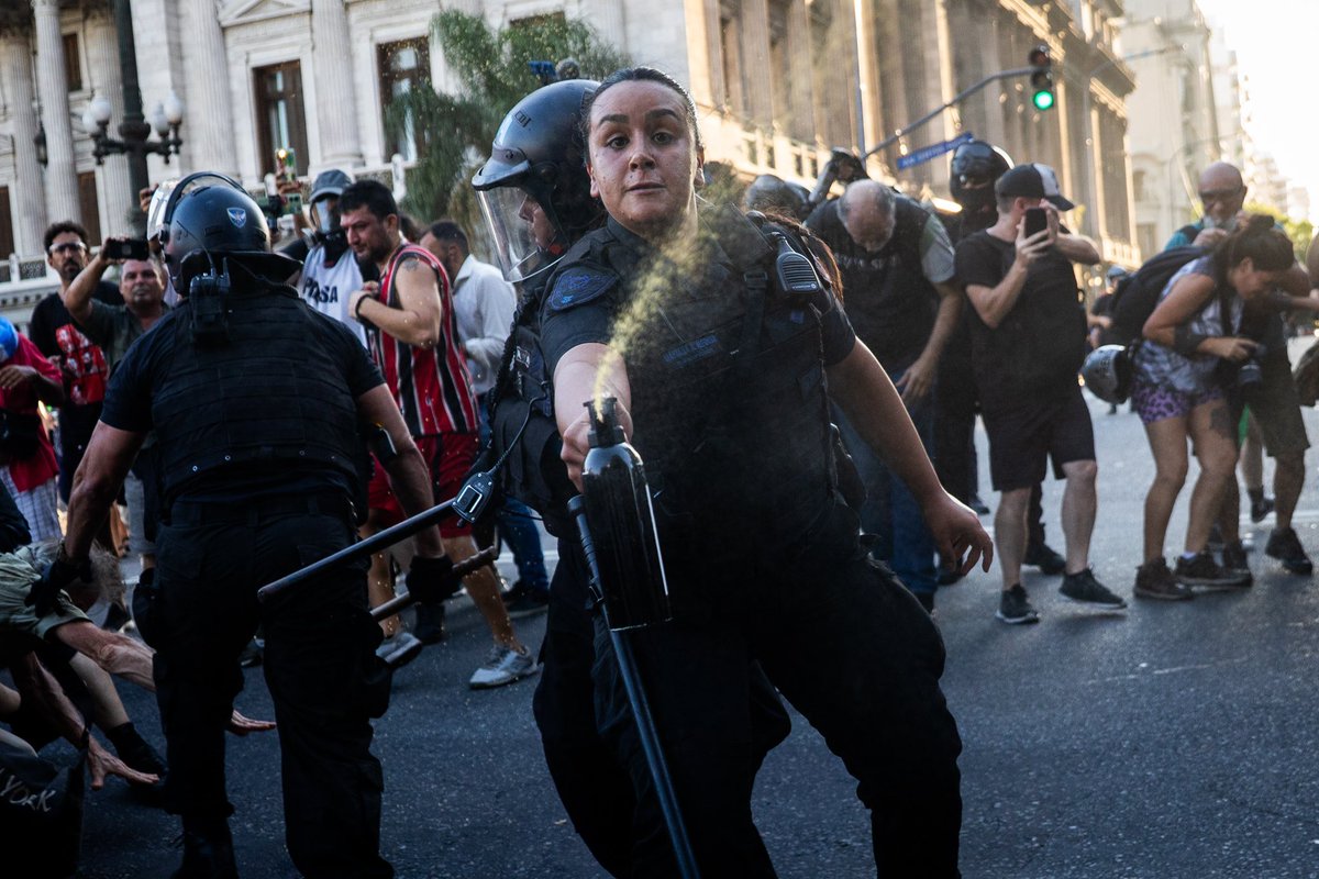 MARIANA ALFONSO.

GASEA Y CAGA A PALOS A JUBILADOS.

De profesión: BASURA.