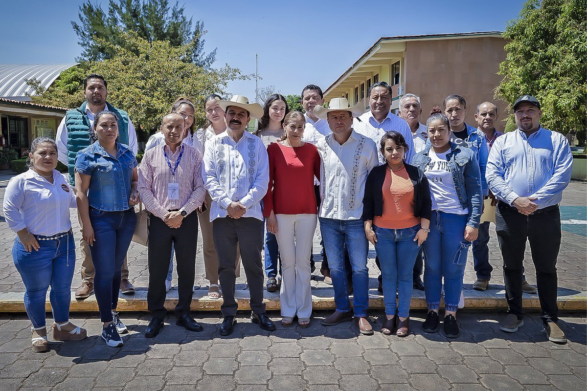secti_edomex's tweet photo. 🏫 En el CECYTEM #Zacazonapan, el modelo de #EducaciónDual permite que las y los estudiantes complementen su formación en las aulas con experiencia real en sus áreas de desarrollo, preparándose tanto para el mundo laboral como para continuar con su aprendizaje en nivel superior. https://t.co/jo59u1cQAA