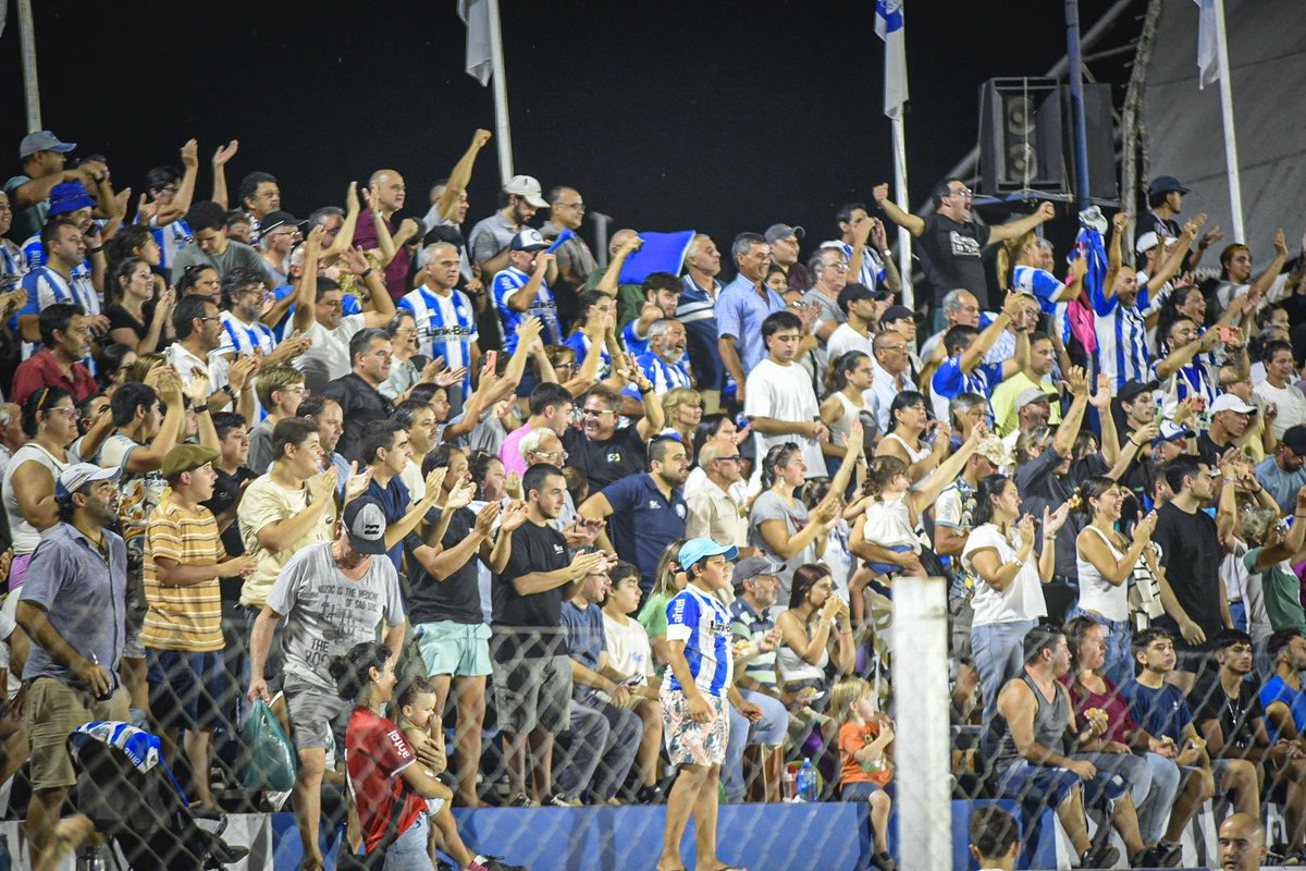 sergiobotana's tweet photo. La Azul y Blanca es de AMÉRICA!!!
Gran partido contra un gran equipo de Danubio!!
⁦@jose_yurramendi⁩ ⁦@PabloDuarte3003⁩ ⁦@CarmenTort3000⁩ ⁦@nanogamarra16⁩ ⁦@fede_ricagni⁩ ⁦@JZeballos96⁩ https://t.co/ziKiKvjmTz