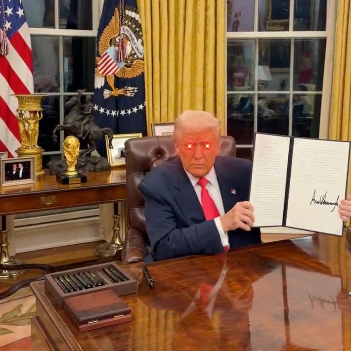 Bitcoin Magazine (@bitcoinmagazine) on Twitter photo The moment President Trump signed the Executive Order for a Strategic Bitcoin Reserve 🇺🇸
"America is so ₿ack." — Senator Lummis 🚀 The moment President Trump signed the Executive Order for a Strategic Bitcoin Reserve 🇺🇸
"America is so ₿ack." — Senator Lummis 🚀