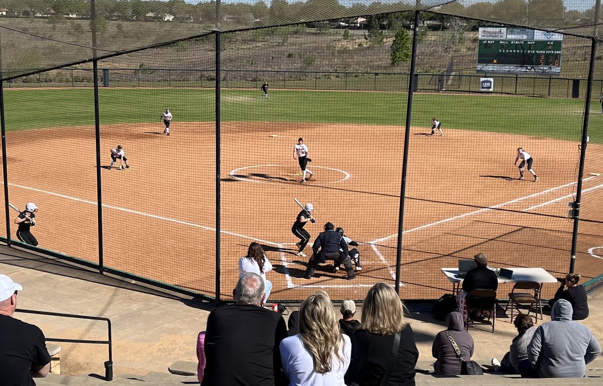 LineDsoftball's tweet photo. THE Spring Games Blog: Thursday at Legends Way, CEO Alison Strange & Staff Make Impressive Improvisations in Game Matchups🥎 Link below to learn more⬇️
🔗: https://t.co/yefjQw7Vv2
#linedrivemedia #linedrivesoftball #softball #collegesoftball #thespringgames #blog https://t.co/boQsJH0i04