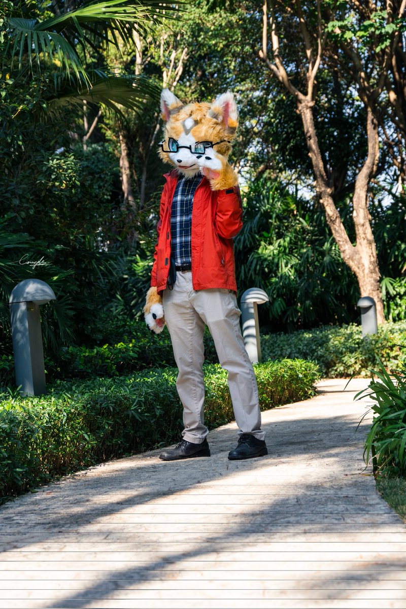 #FursuitFriday 
恬靜的花園，與繁囂隔絕。
📷: <a href="/Longde233/">隆德-Londer</a>