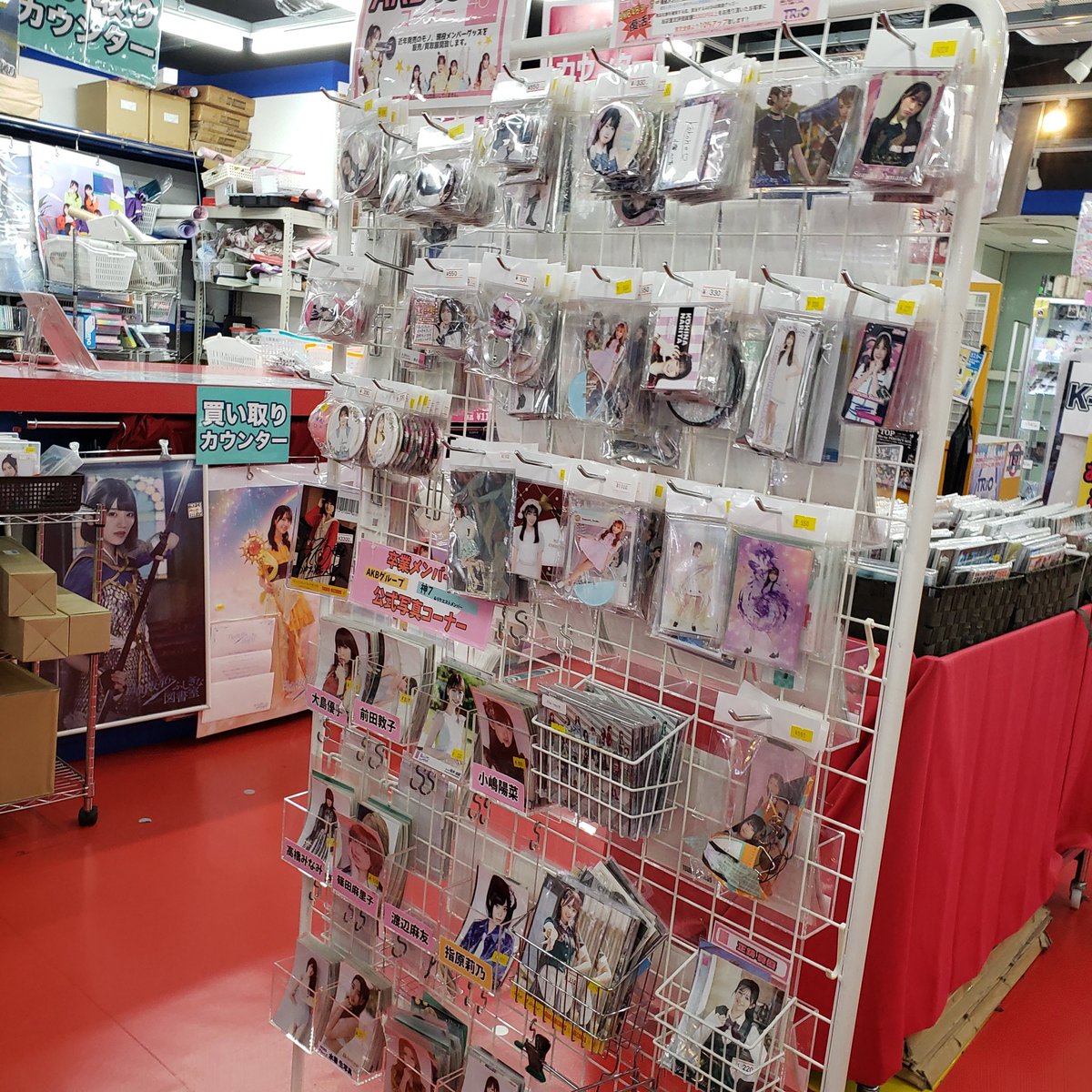 金曜日 本日も20時30分迄営業。買取り18時迄対応(各種サイン入り公式