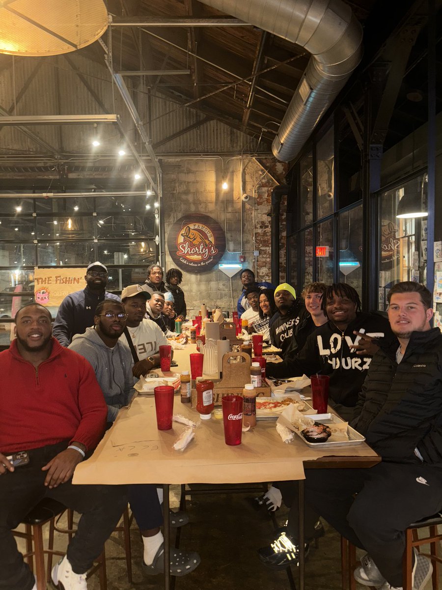 These men have worked hard with their teammates and strength staff this offseason, we look forward to keeping it rolling into spring ball! 🏈 

#ReignOn ⬜️🟦⬜️🟦⬜️🟦