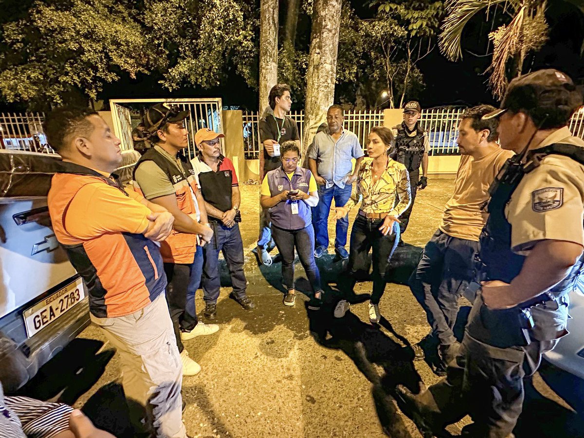 🆘 ¡Seguimos en acción! 

A esta hora seguimos coordinando nuevas acciones para atender a los sectores abnegados y reducir riesgos. Junto a <a href="/Riesgos_Ec/">Riesgos Ecuador</a> , Gobernación de Los Ríos y <a href="/PoliciaEcuador/">Policía Ecuador</a> trabajamos por la seguridad de todos. 

#EmergenciaInvernal