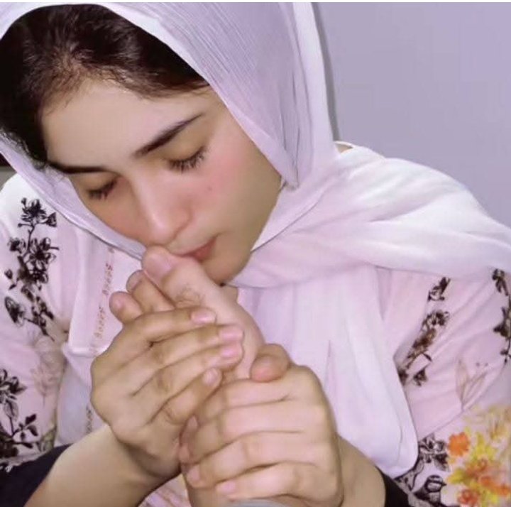 AfreenBWP's tweet image. عورت کو من پسند مرد مل جائے 
وہ پھر ہیروں  میں ھی الجھ کر
باقی وقت گزارنے کو ترجیح دیتی ھے