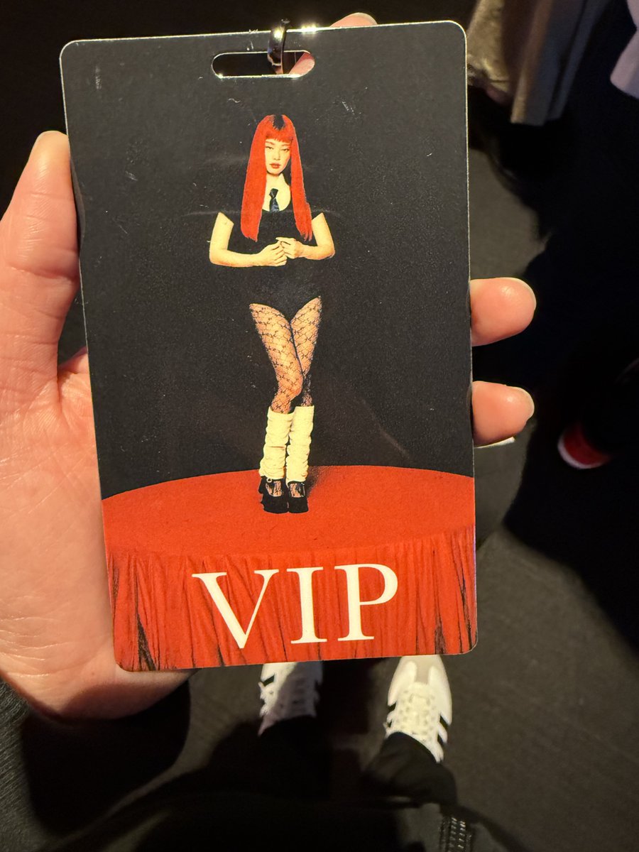 lilogurl88's tweet image. In LA! #JENNIE #RubyExperience @jennierubyjane