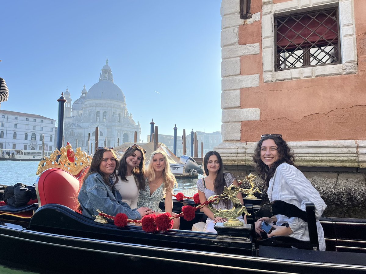 Marianapolis's tweet photo. Benvenuti in Italia! Marianapolis students and faculty are excited to explore the wonders of #Italy during spring break! First stop on their Italian adventure: the vibrant island of #Burano in #Venice! 🇮🇹✨ https://t.co/GJWqidIwC2
