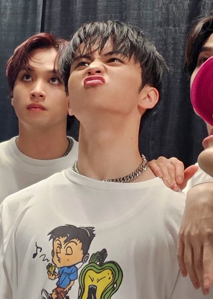 애교개껴 
더줘요