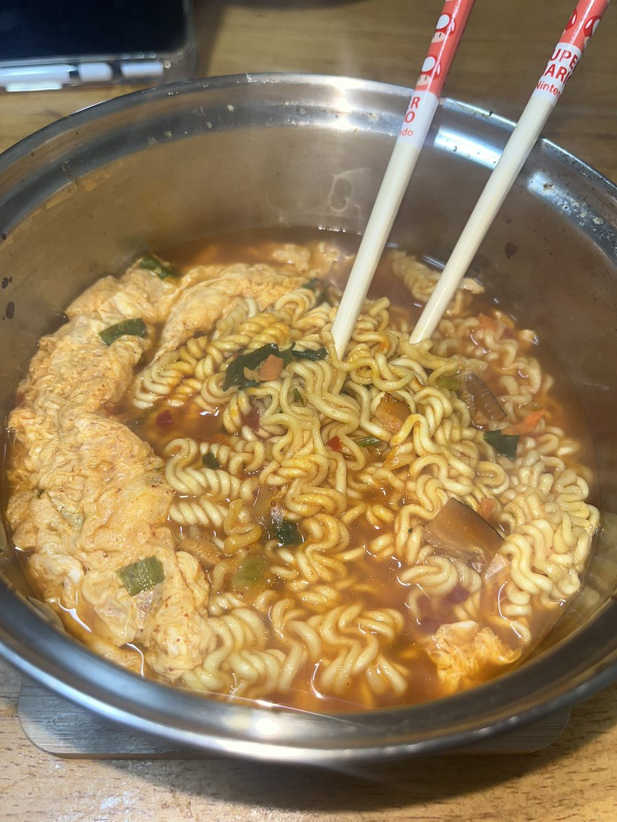 clclek's tweet image. 맘에드는 희승 잇으면    계란구름라면 해먹어야겟지