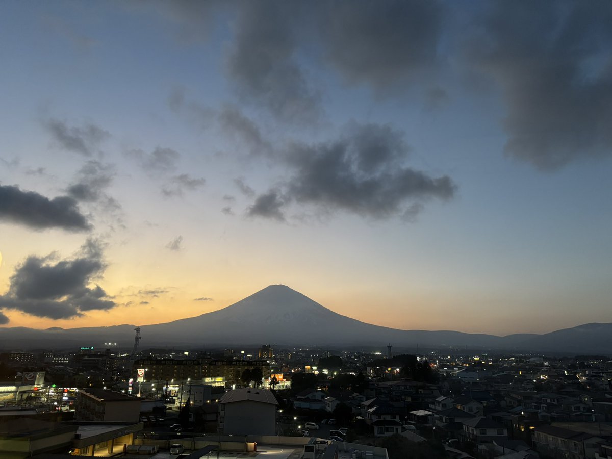 TM_68_NCP131's tweet image. サーキット写真が無いですが……
明日はFCR開幕です🏁

今日も3本たっぷり走り、出来ることはやれたかと。
とにかく頑張ります🔥

 #富士チャンピオンレース
 #FCR
 #Vitz
 #NCP131