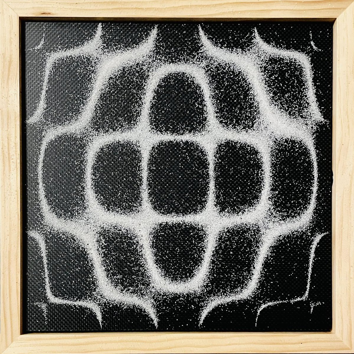 Maushaus_Arq's tweet photo. Arte makina!! @tabakalera @artaziakoop #visionescuanticas #experiment #mediacion #mecanicacuantica #helduak #chladny #drawdio #cymatics #laser @ArtsAtCERN #hidrogeno #semiconductor #brujula @hek_basel @yuripattison #turbulencias #cloudgazing @marinahhmr #mu #frecuencia https://t.co/rhwIQGpBqE