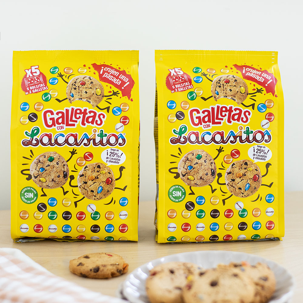 ¡La diversión se hornea! 🍪✨ Descubre las nuevas galletas con Lacasitos, en cada bocado un color diferente 🌈 #GalletasConLacasitos 💛