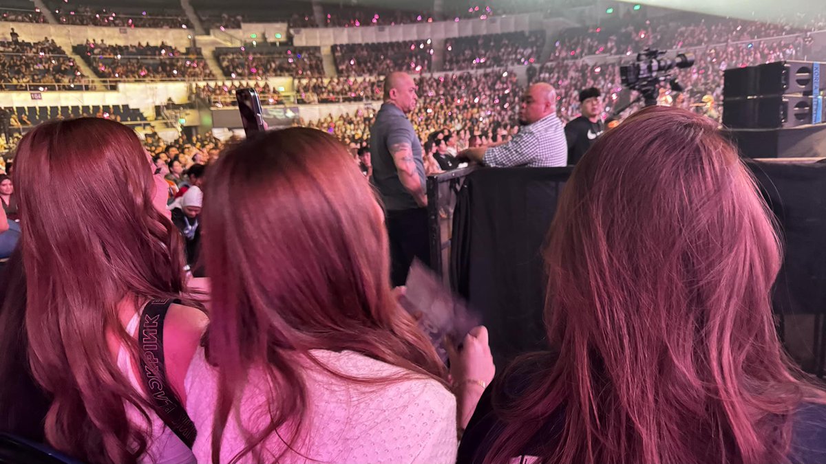 BBU_BLACKPINK's tweet photo. BINI STACEY, MIKHA and AIAH spotted #JISOO’s LIGHTS, LOVE, ACTION Fan Meeting in Manila

JISOO SHAKES MANILA 
#JISOOinMANILA 
#LIGHTSLOVEACTIONinMNL https://t.co/2dQFfW5Y39